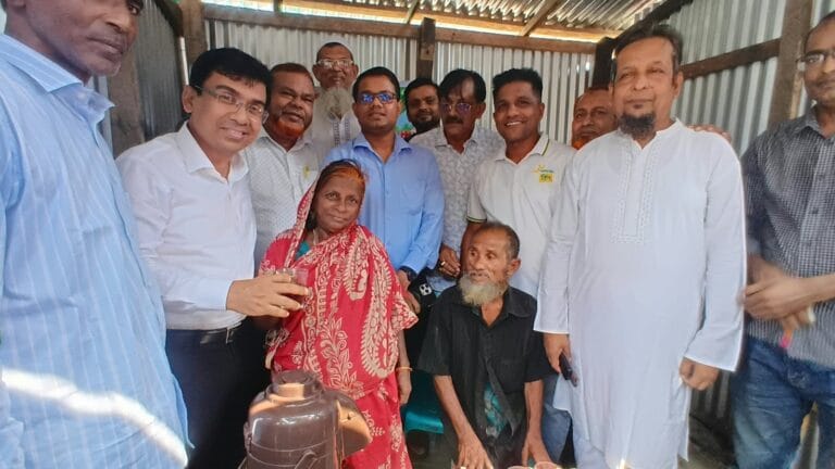 ভিক্ষার থালা থেকে দোকানের চাবি গৌরনদীতে দুই পরিবারের জীবনে নতুন অধ্যায়