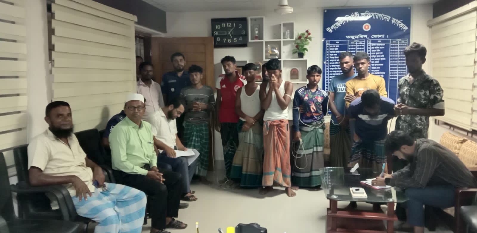 তজুমদ্দিনে মৎস্য অভিযানে ১০ জেলে আটক, মোবাইল কোর্টে সাজা