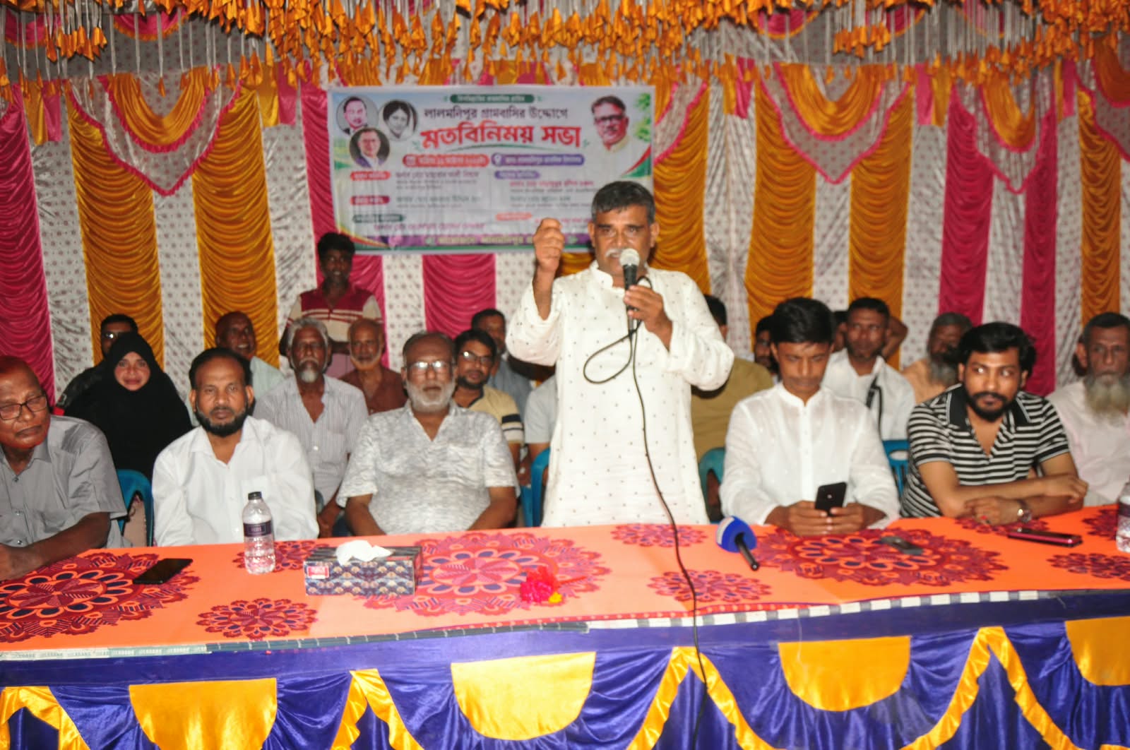 নাটোরে বড়হরিশপুরে চেয়ারম্যান প্রার্থী মাহাতাব আলী বিশ্বাসের মতবিনিময় সভা