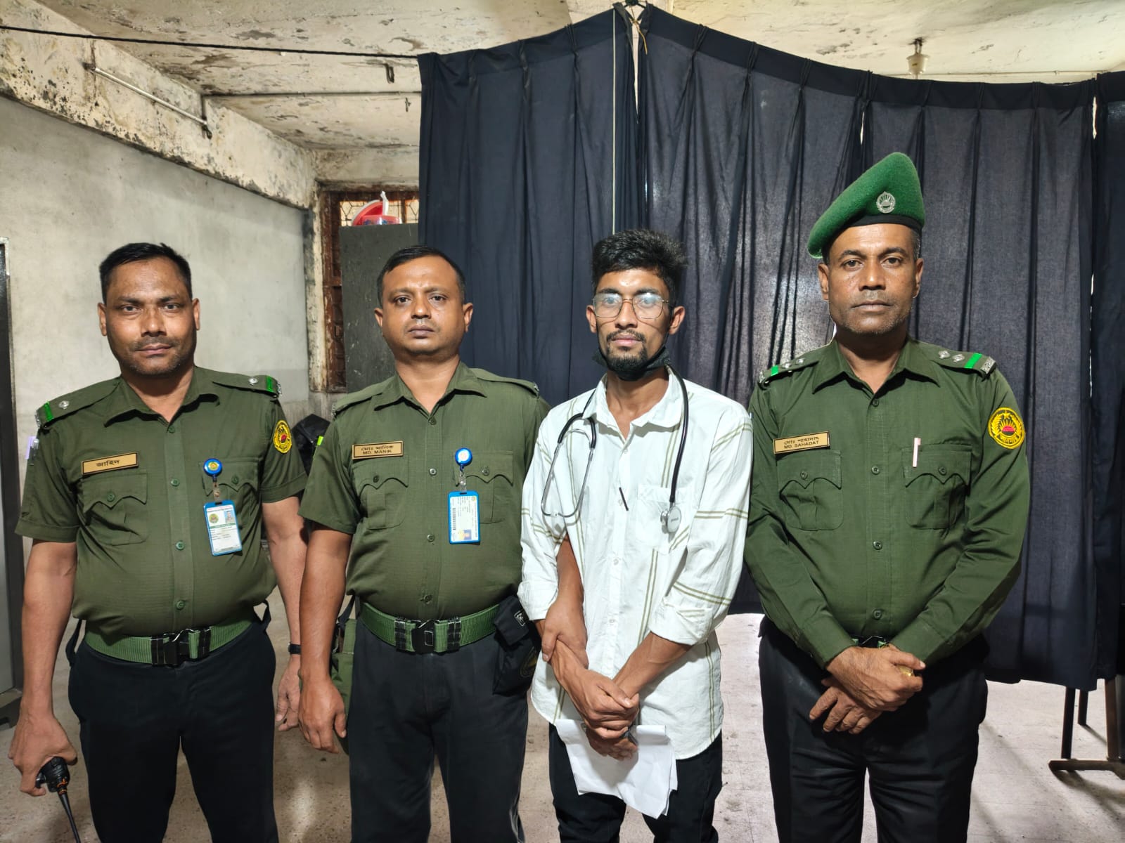 ঢামেকের জরুরি বিভাগে ভুয়া চিকিৎসক আটক, থানায় হস্তান্তরের প্রক্রিয়া চলছে
