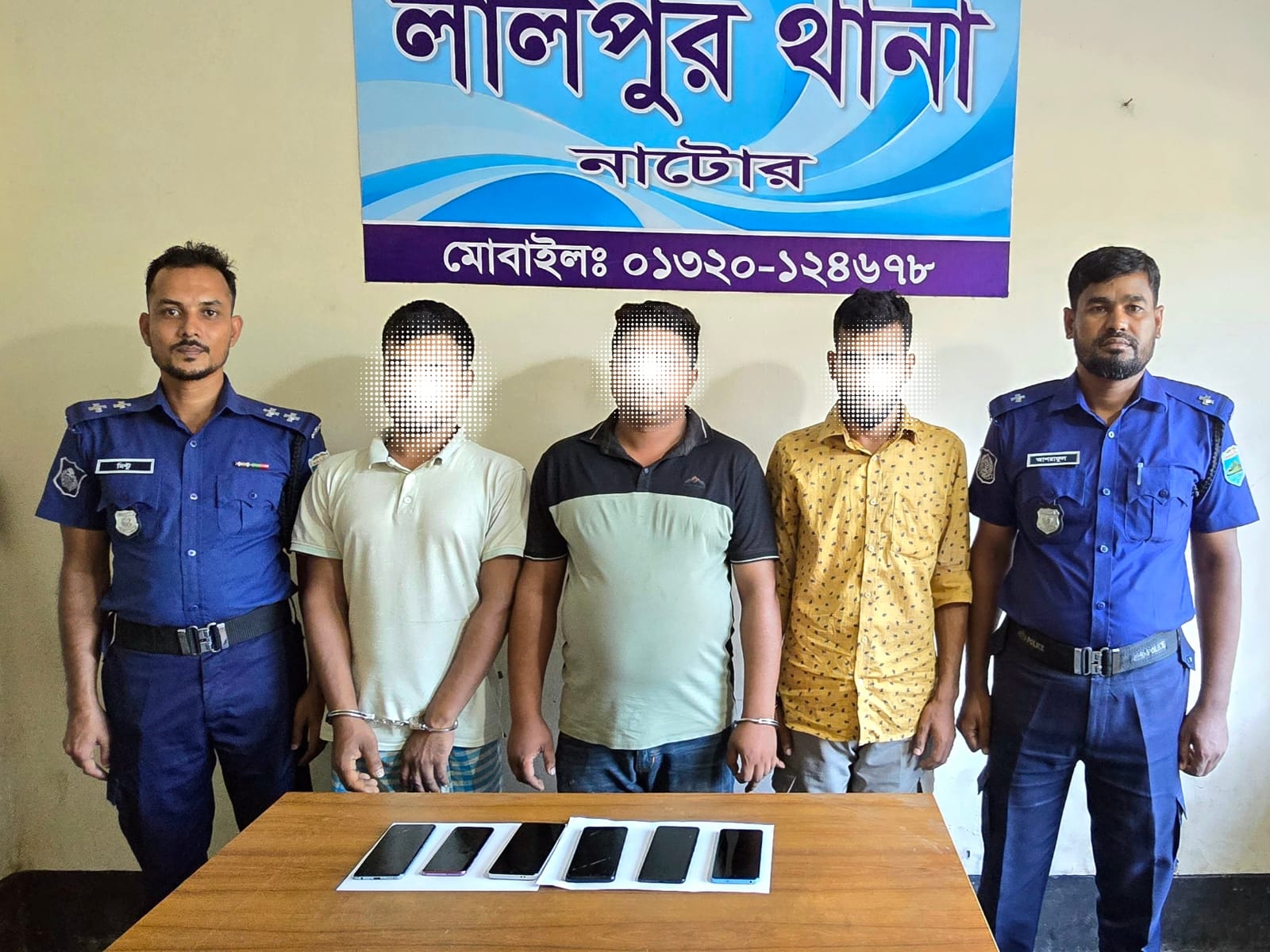 লালপুরে অনলাইন জুয়া ও বেটিং পরিচালনার অভিযোগে ৩ জুয়াড়ি গ্রেফতার, মোবাইল উদ্ধার
