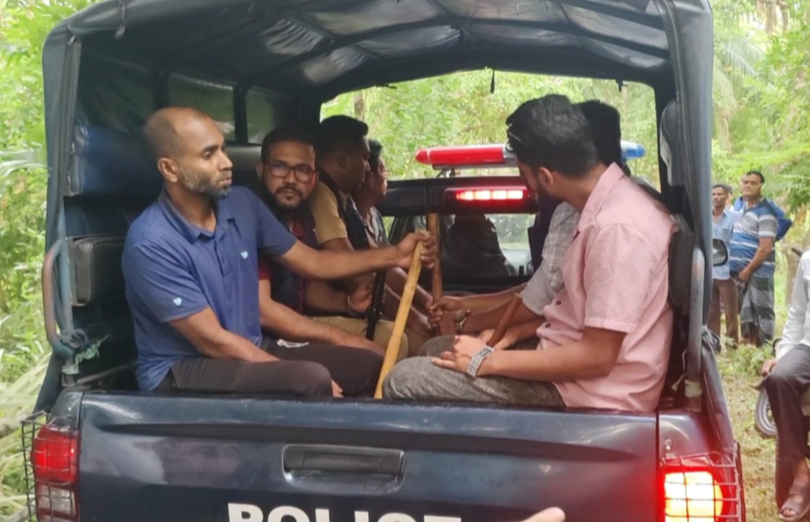 নিষিদ্ধ সংগঠনের ৭ নেতাকর্মী গ্রেপ্তার গৌরনদীতে