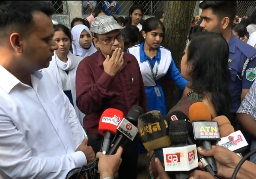 নাটোর সরকারী বিদ্যালয়ে প্রধান শিক্ষকের বিরুদ্ধে শিক্ষার্থীদের বিক্ষোভ