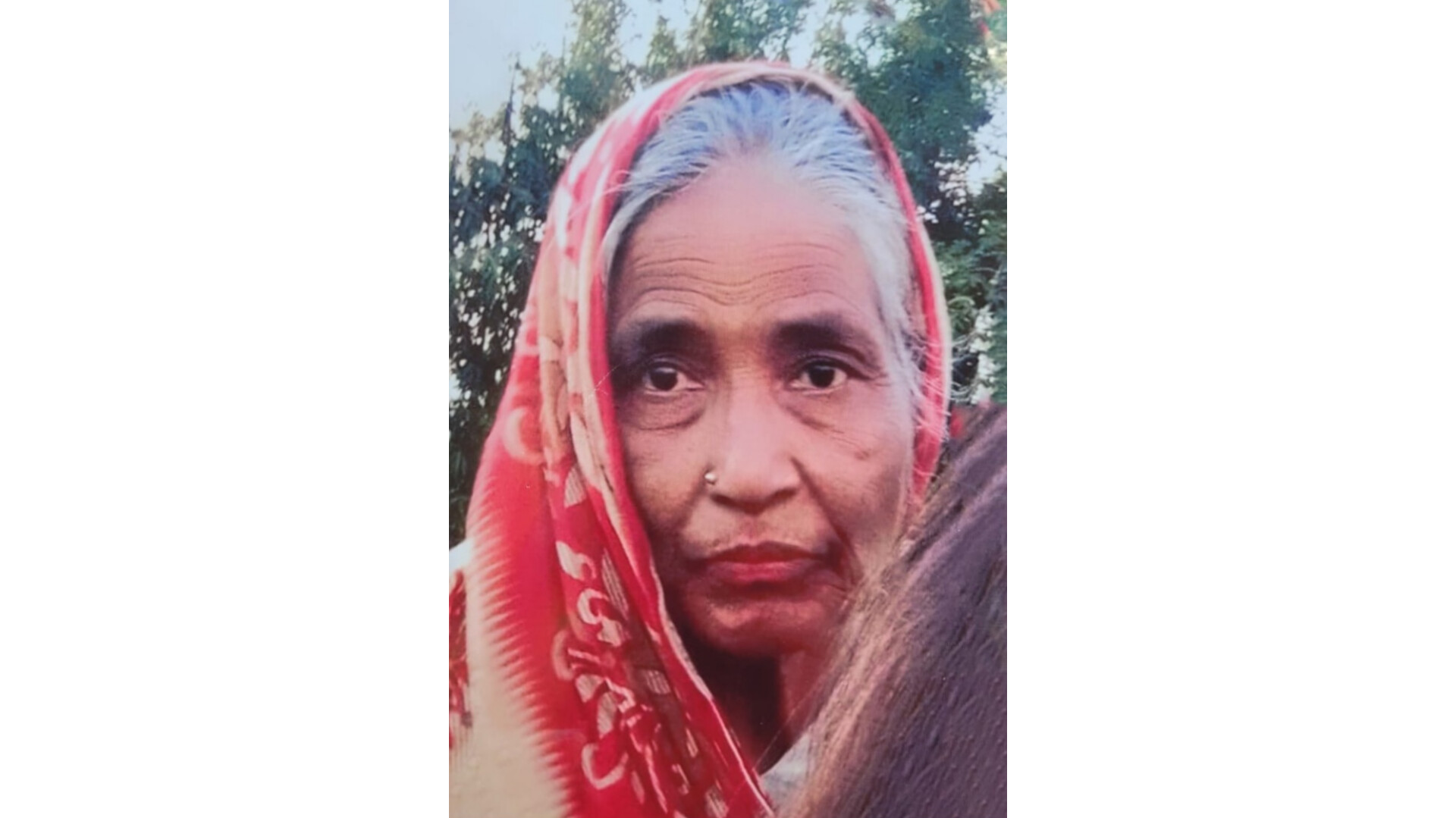 ১০ দিন ধরে নিখোঁজ মা, পথে পথে খুঁজছেন ৮ সন্তান