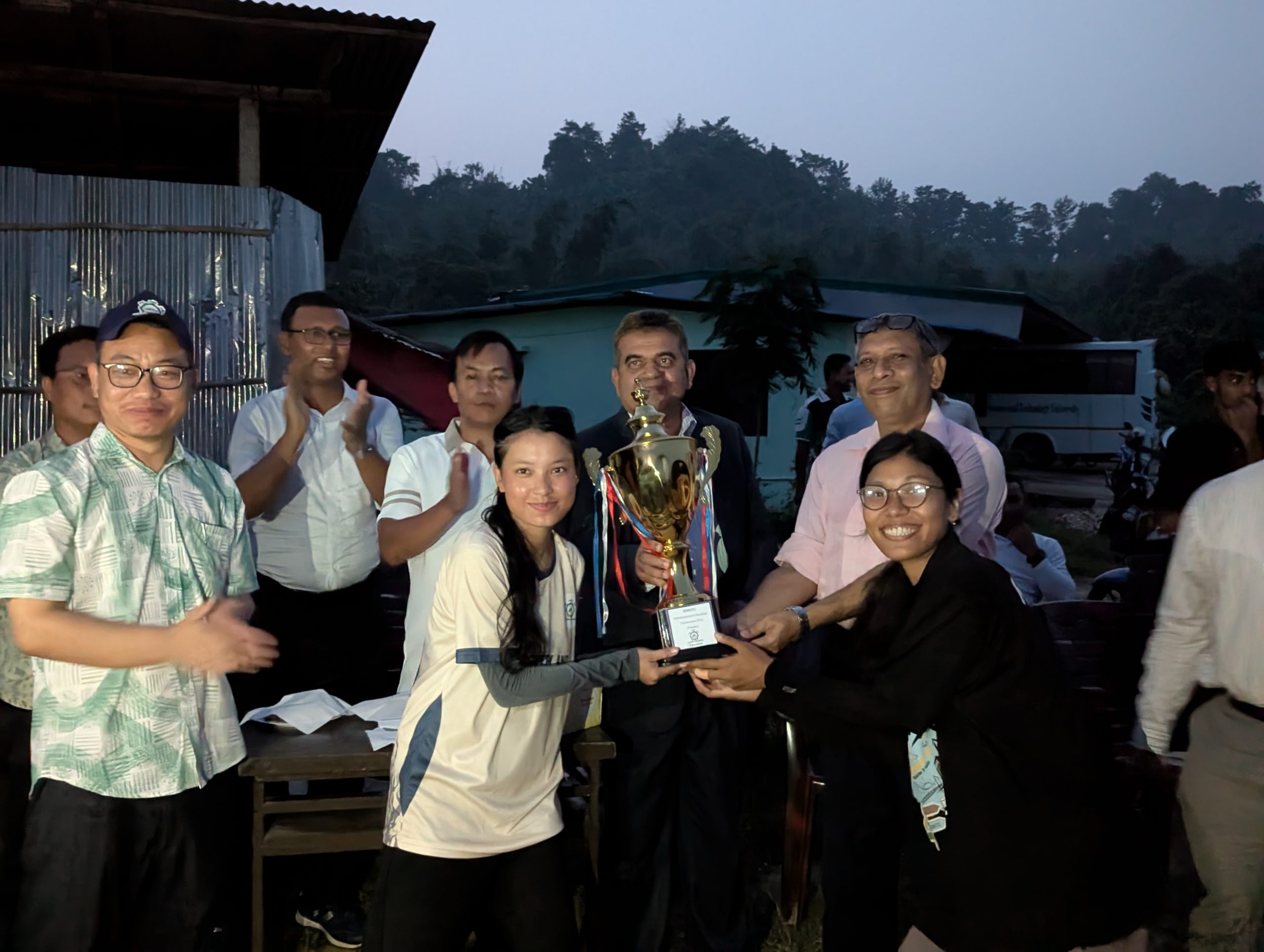 রাবিপ্রবিতে আন্তঃবিভাগ নারী হ্যান্ডবলে যৌথ চ্যাম্পিয়ন এফইএস ও ম্যানেজমেন্ট বিভাগ