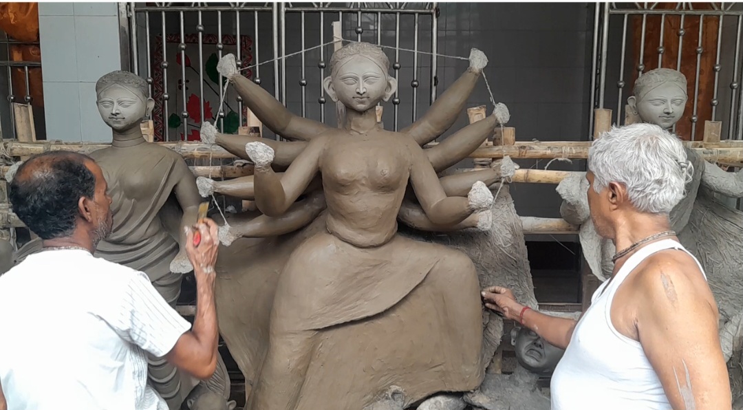 নেত্রকোনা ৫৪০ মণ্ডপে মহাসমারোহে চলছে দুর্গাপূজার আয়োজন