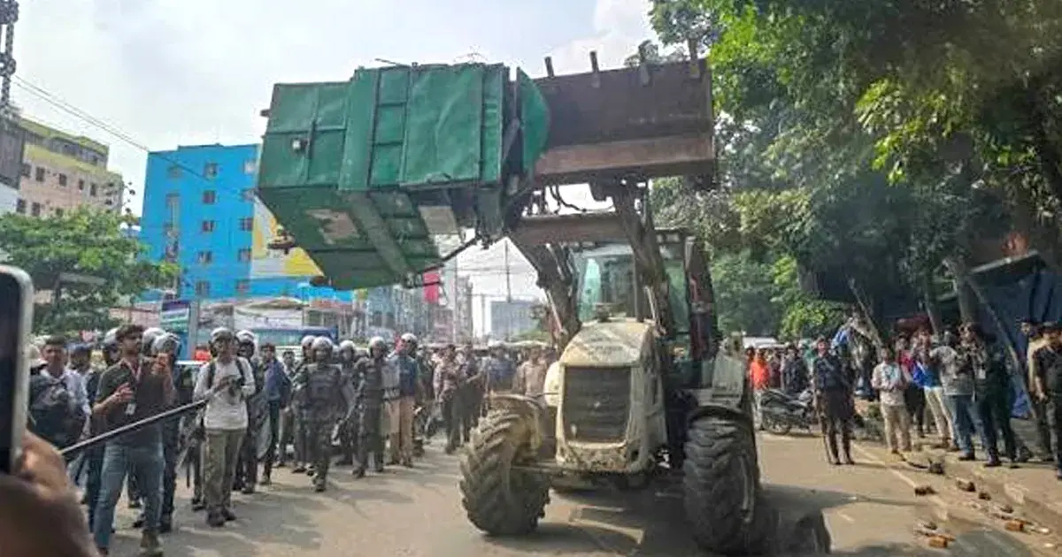 ঢাকার সব স্থানে হকার বসতে দেওয়া হবে না