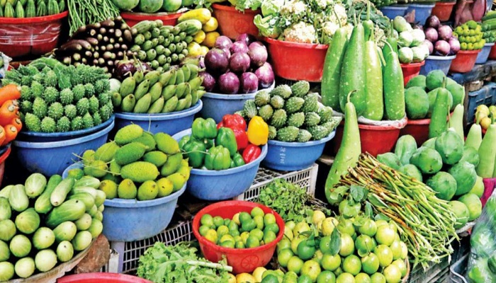 বাজারে সরবরাহ প্রচুর, তবুও দাম তুঙ্গে