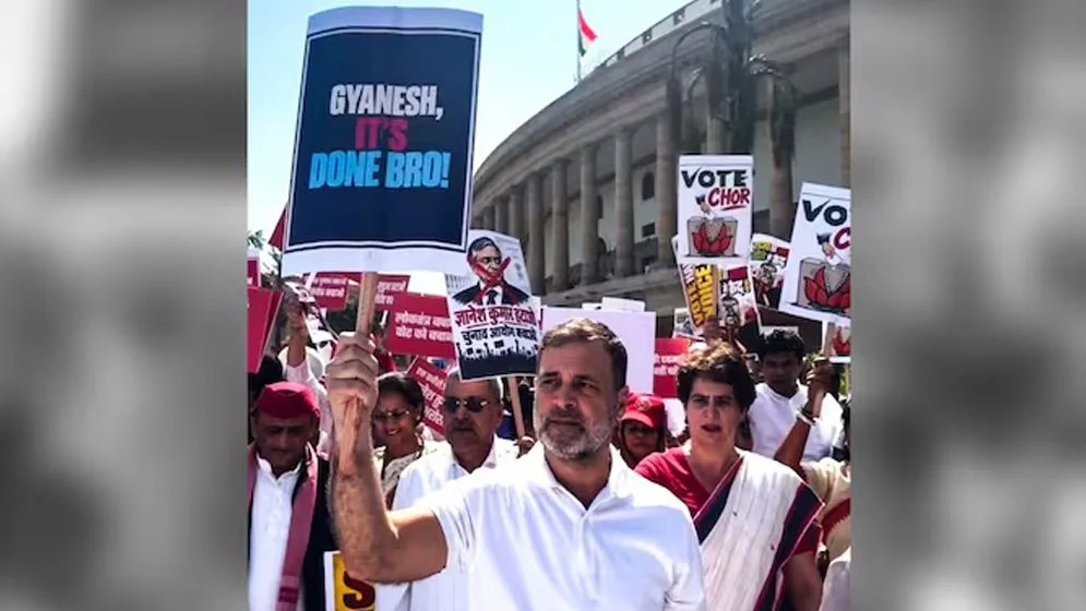 দিল্লিতে মিছিল থেকে রাহুল ও প্রিয়াঙ্কা গান্ধী আটক